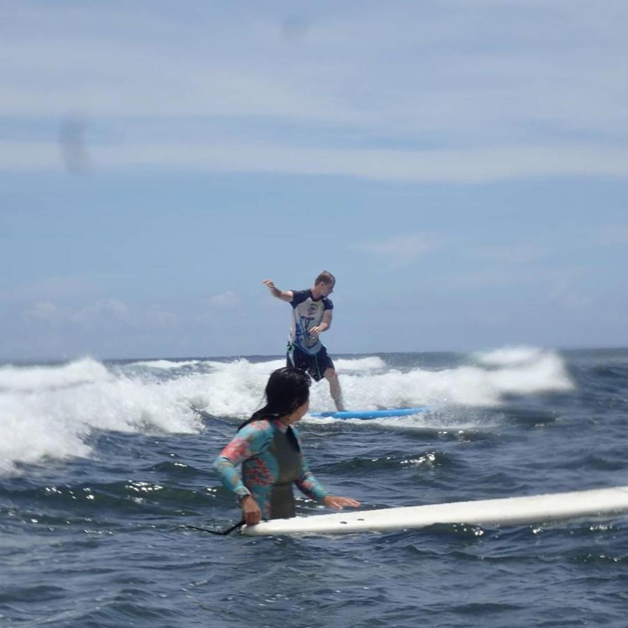 Tropical Surf House Okinawa Hotel Onna Buitenkant foto
