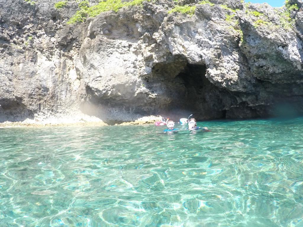 Tropical Surf House Okinawa Hotel Onna Buitenkant foto