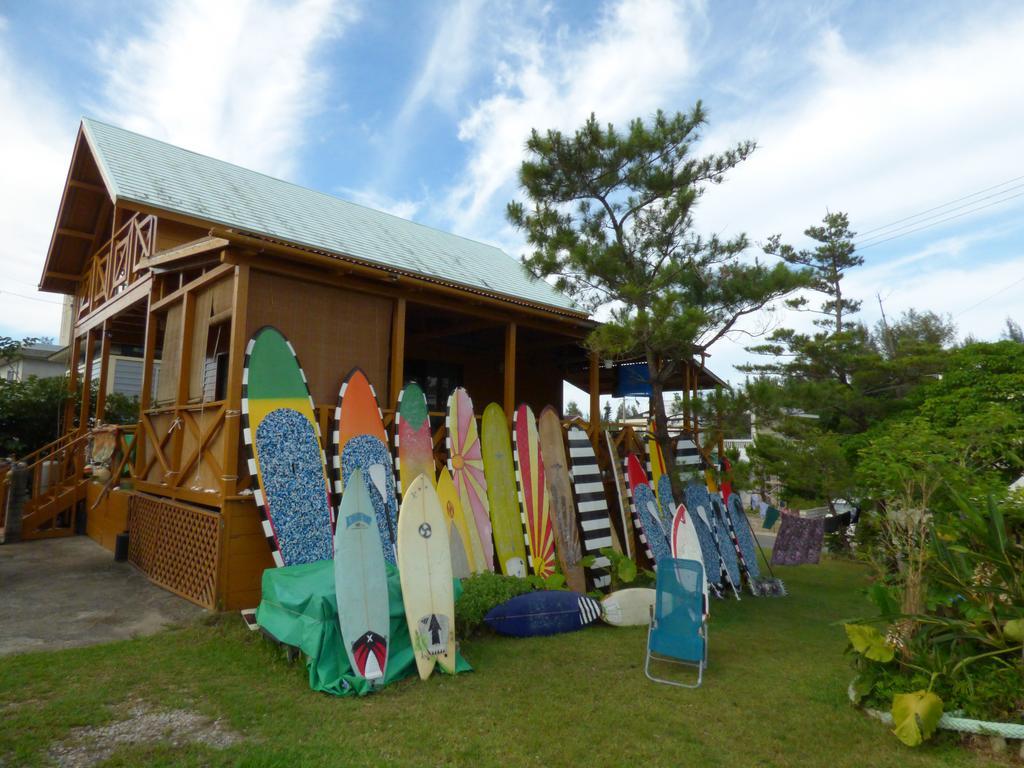 Tropical Surf House Okinawa Hotel Onna Buitenkant foto