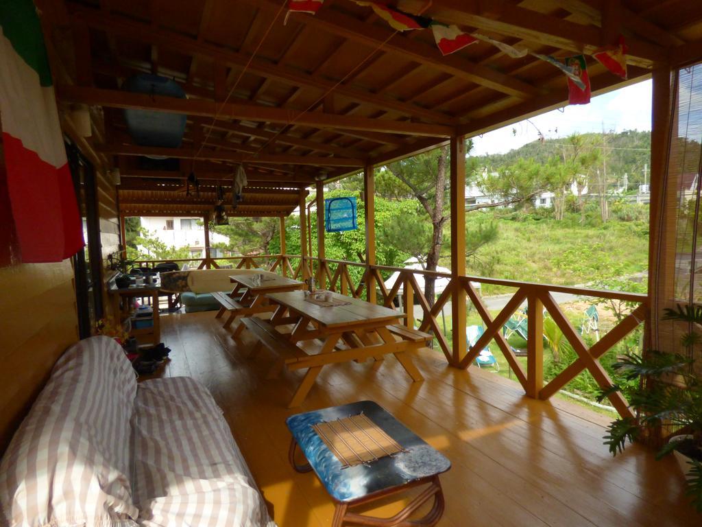 Tropical Surf House Okinawa Hotel Onna Buitenkant foto