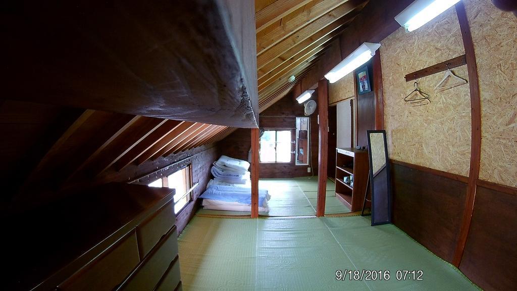 Tropical Surf House Okinawa Hotel Onna Buitenkant foto