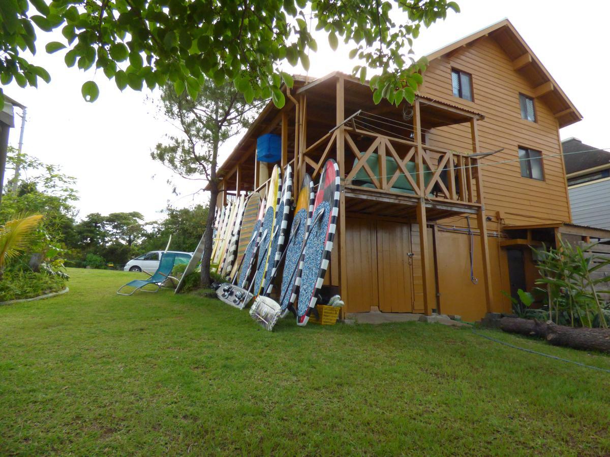 Tropical Surf House Okinawa Hotel Onna Buitenkant foto